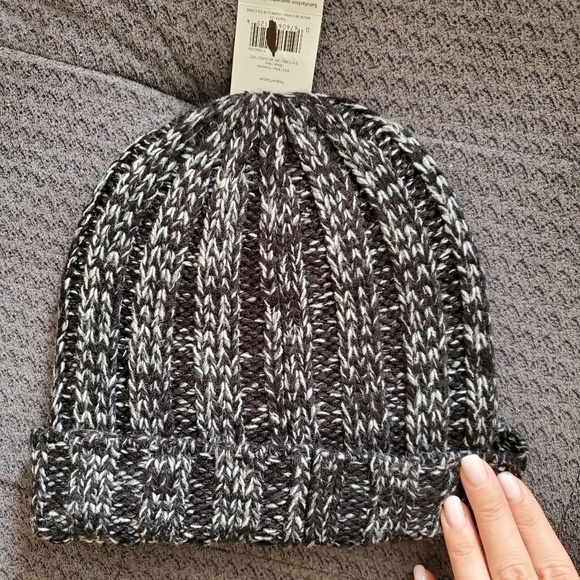 George Winter Hat - Picture 3 of 4